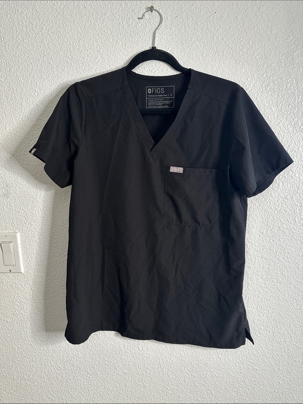 FIGS Black V-Neck Scrub Top with Chest Pocket size s medical